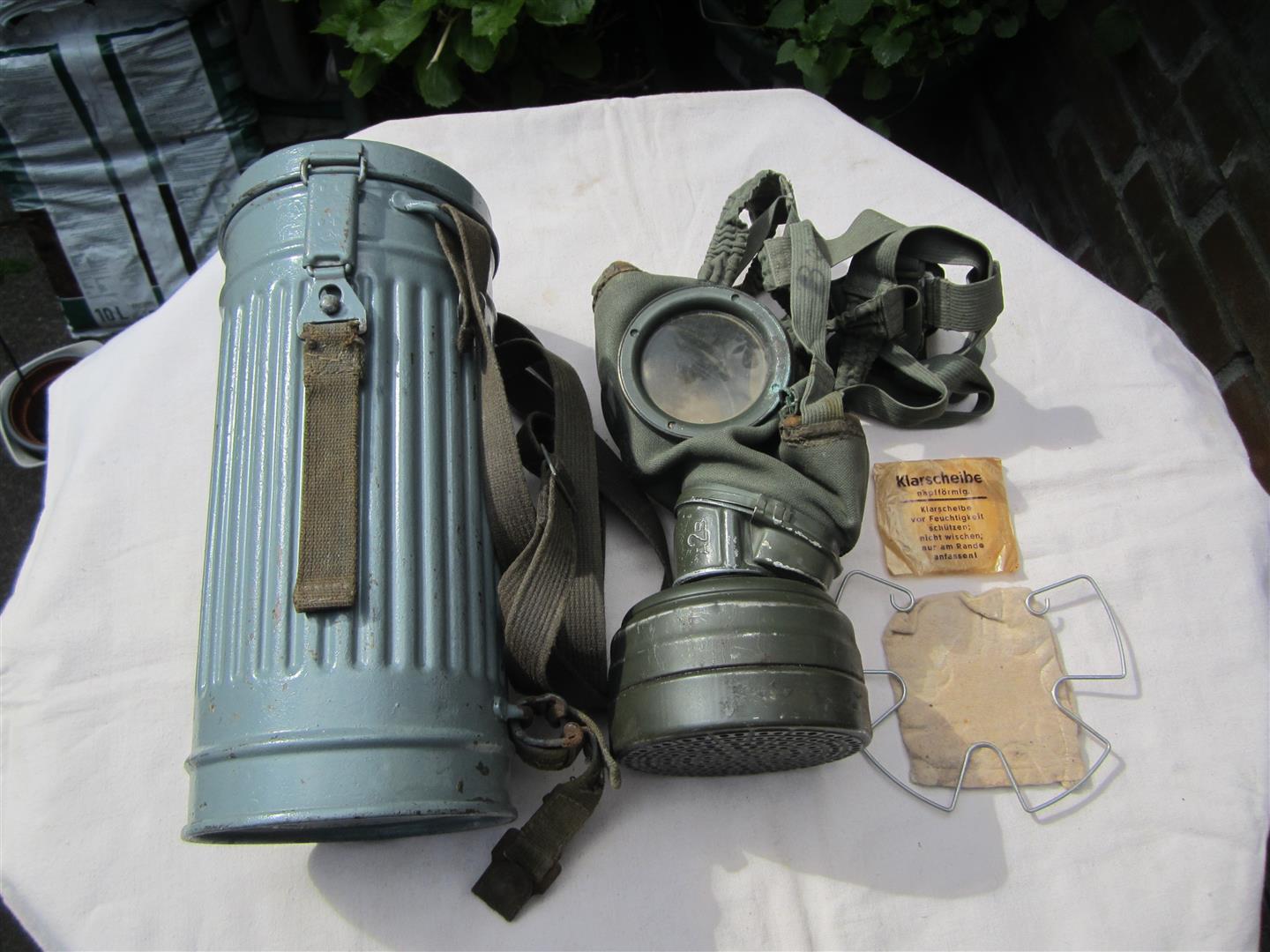 WW2 KM Gasmask, Tin & Straps - Complete